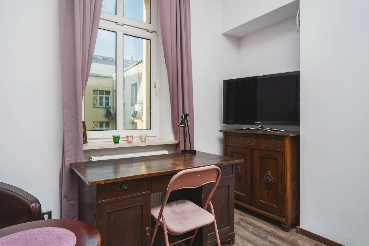 Riverside City Center Apartment With Classic Vibes - By Upstairs Krakow