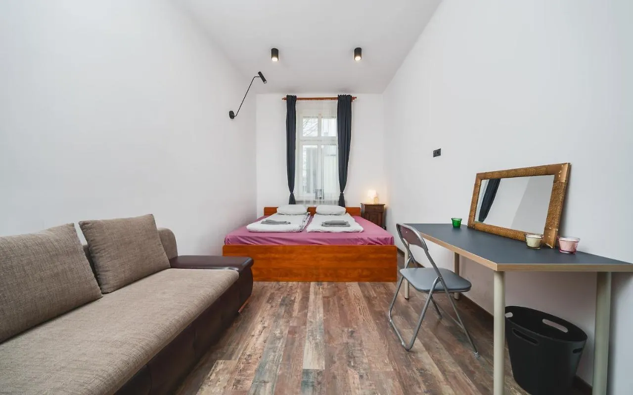 Riverside City Center Apartment With Classic Vibes - By Upstairs Krakow