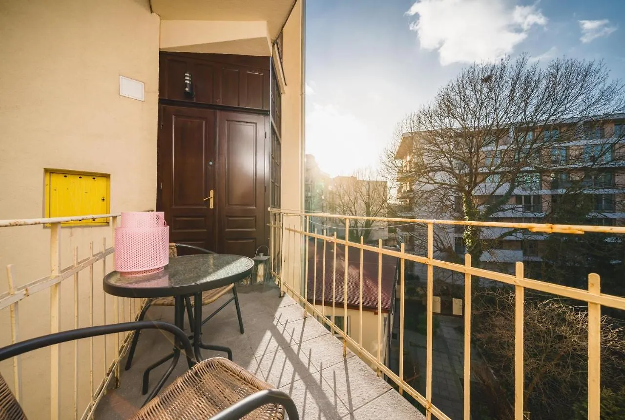 Riverside City Center Apartment With Classic Vibes - By Upstairs Krakow