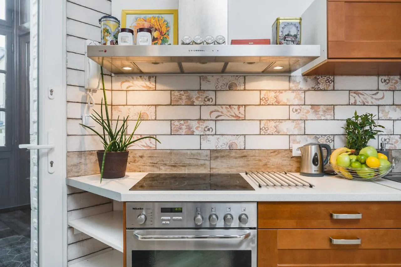 Riverside City Center Apartment With Classic Vibes - By Upstairs Krakow